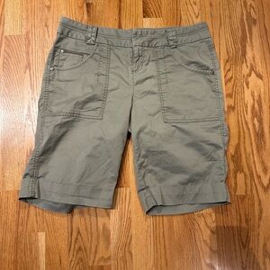 Tan women’s DKNY Bermuda shorts size 12